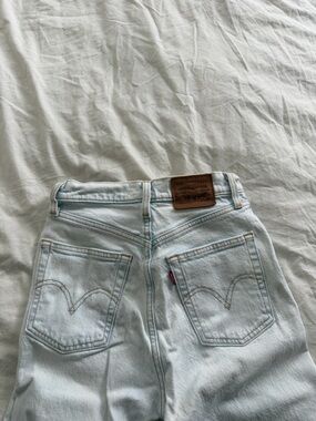 Levi's Light Wash Rib Cage Women's Jeans